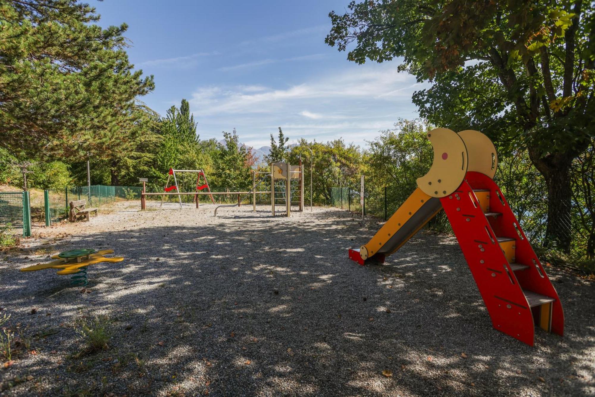 שורג'ה Village Club Les Hyvans מראה חיצוני תמונה